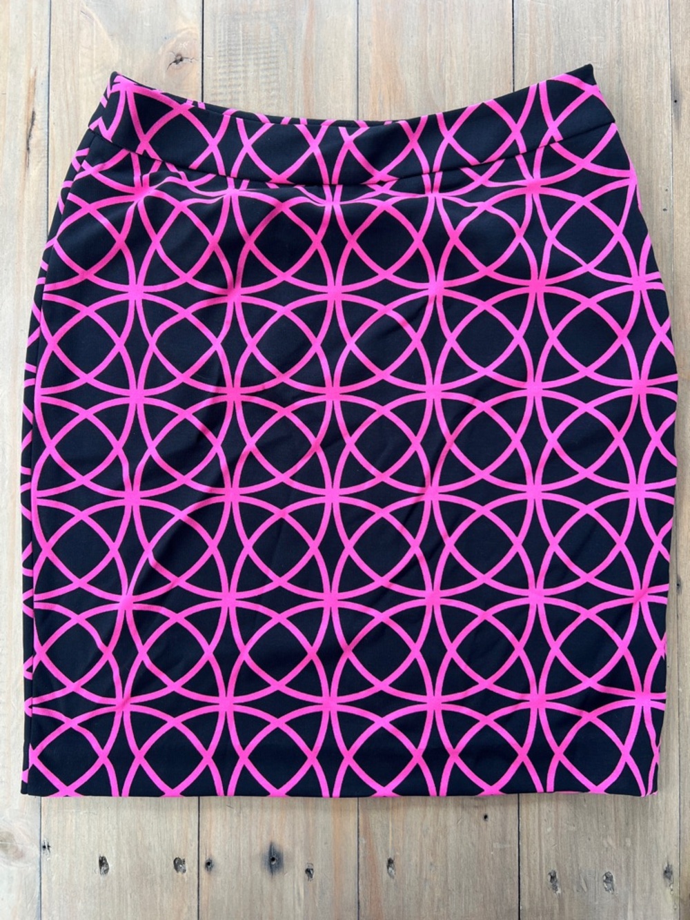 Adrienne Vittadini Black Pencil Skirt with Hot Pink Geometric Print Size 10